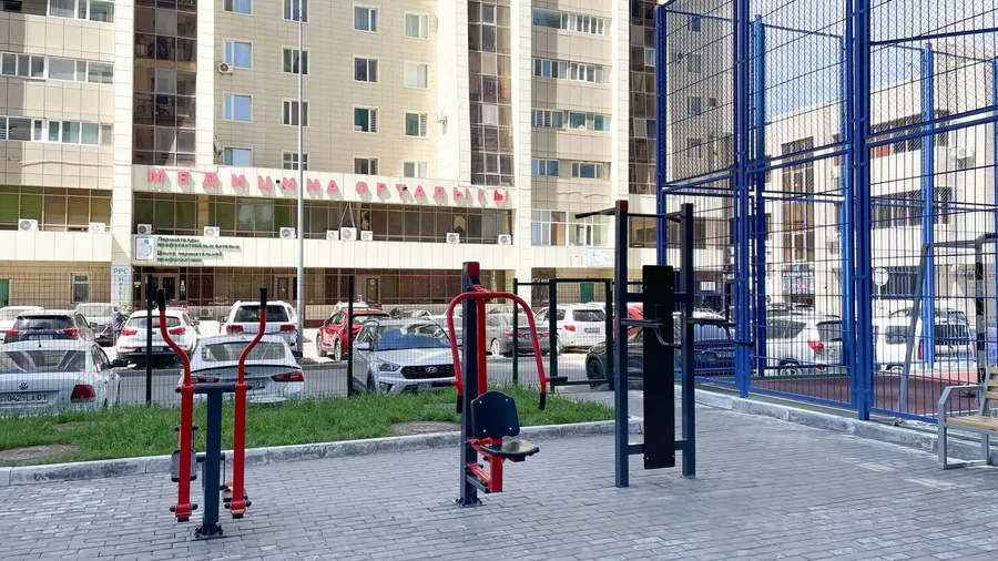 Абая 10 — двор, фото 2